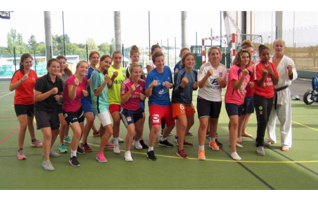 36 Châteauroux - Initiation Karaté : Équipe féminine La Berrichonne Football.