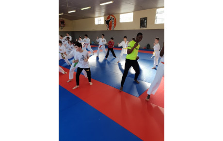 36 Châteauroux - Rencontre intergénérationnelle au KCC.